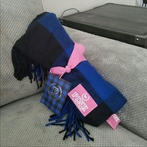 💙 RARE PINK STADIUM BLANKET 💙